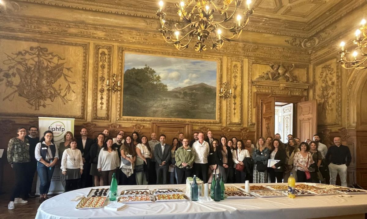Ensemble des employeurs conventionnés présents lors de la réunion du club du 14 octobre