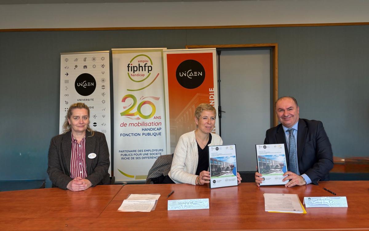 Photographie des signataires de la convention entre le FIPHFP et l'université de Caen