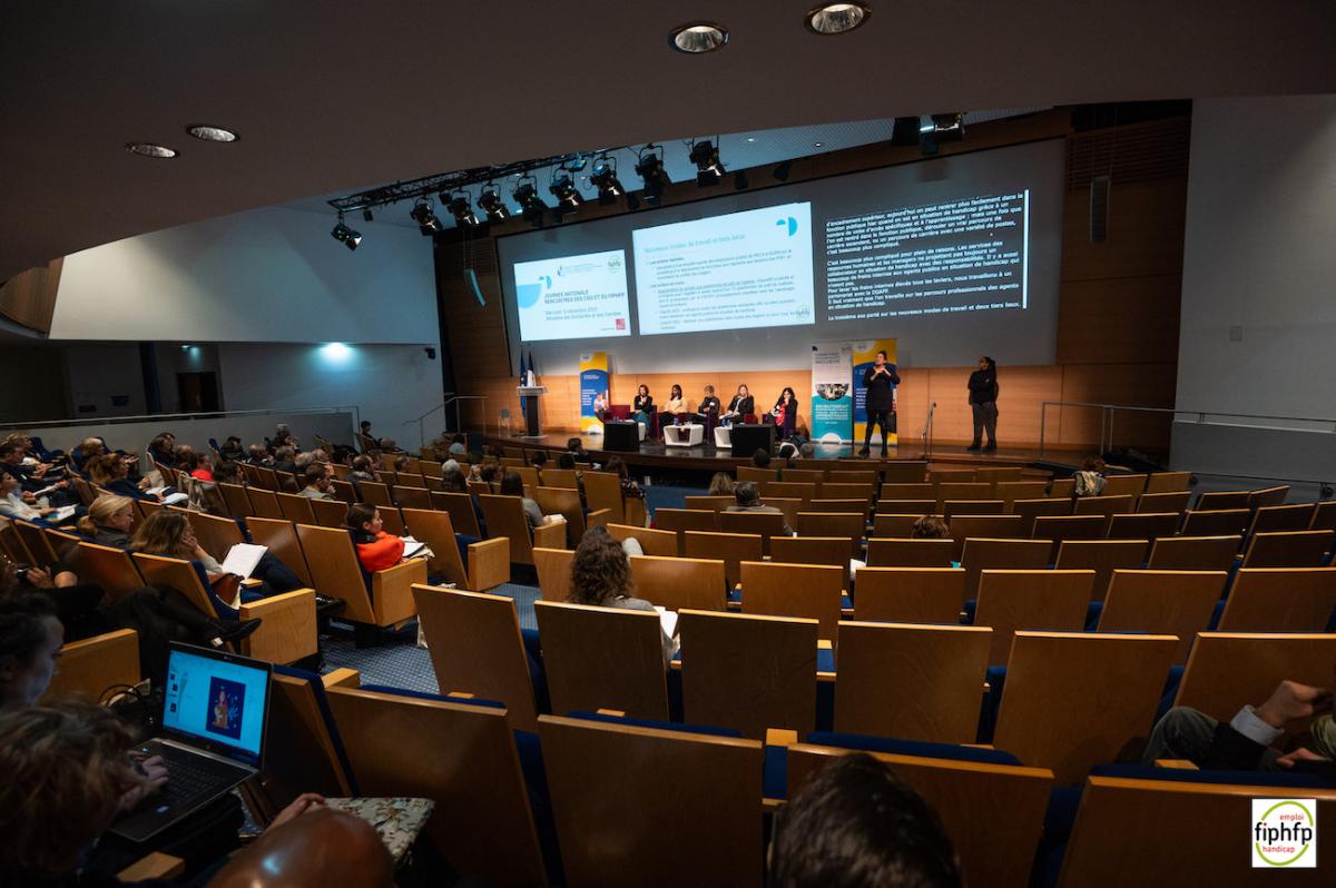Salle de la journée nationale de rencontres des CDG et du FIPHFP en ouverture