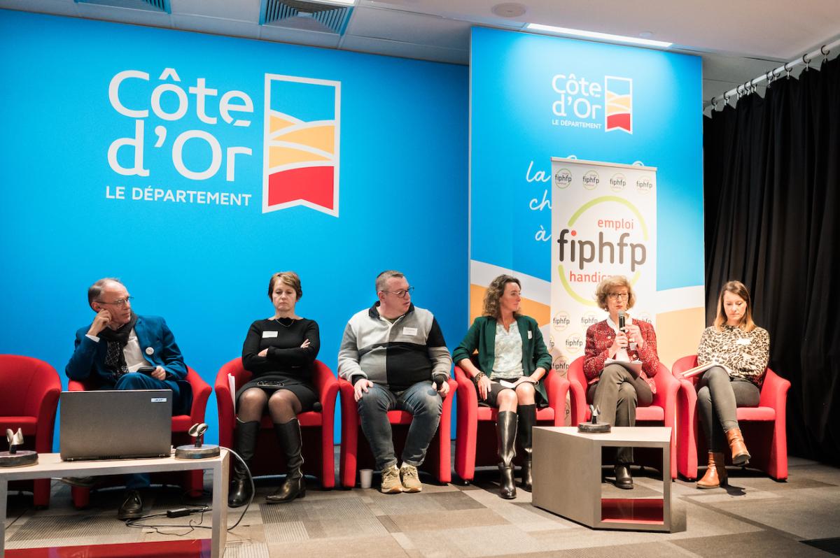 Participants à la seconde table ronde