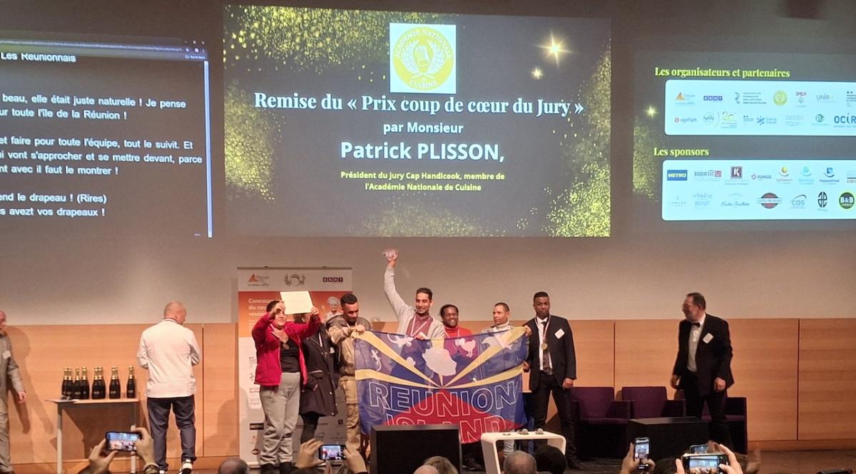 L'équipe de l'ESAT Père Favron sur scène