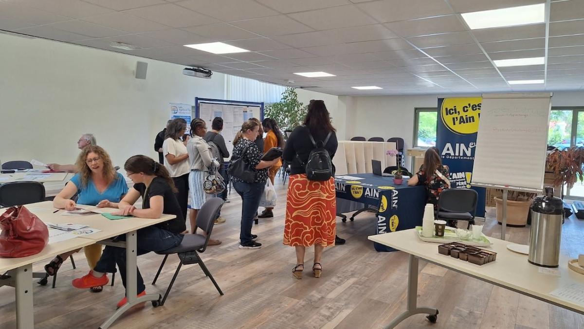 Participants au job datings organisé dans les locaux du centre de gestion de l'Ain et dédié à l'apprentissage
