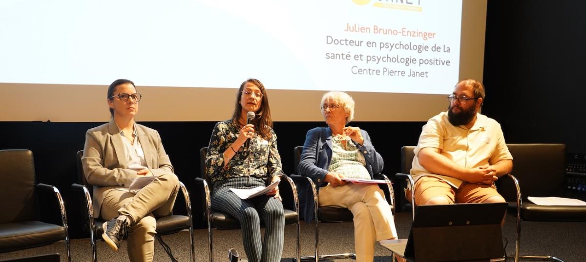 Participants à la 1ère table ronde sur le thème du travail, source de santé ou de souffrance ?