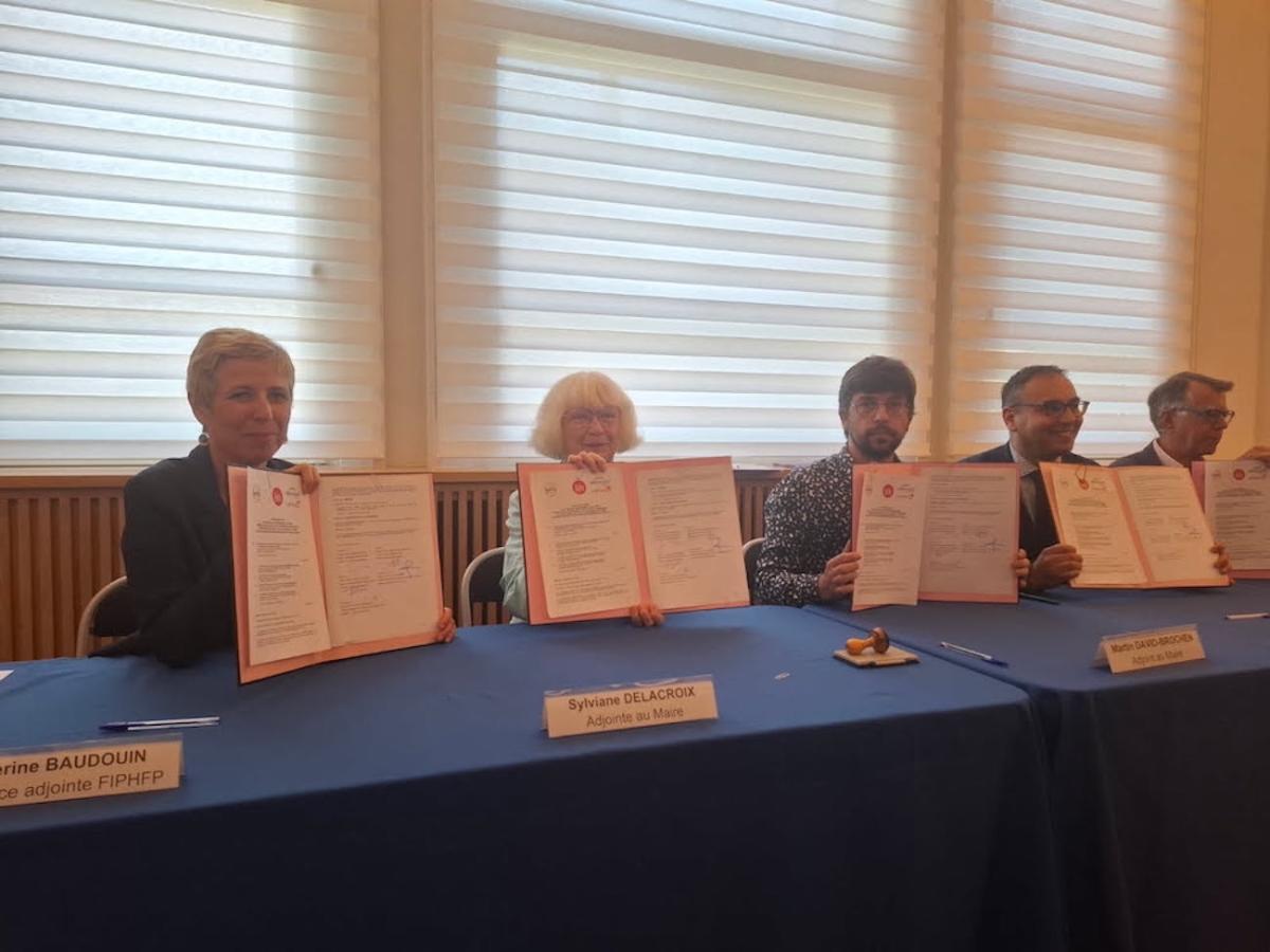 Photographie réalisée lors de la signature de la convention entre le FIPHFP et la Ville de Lille