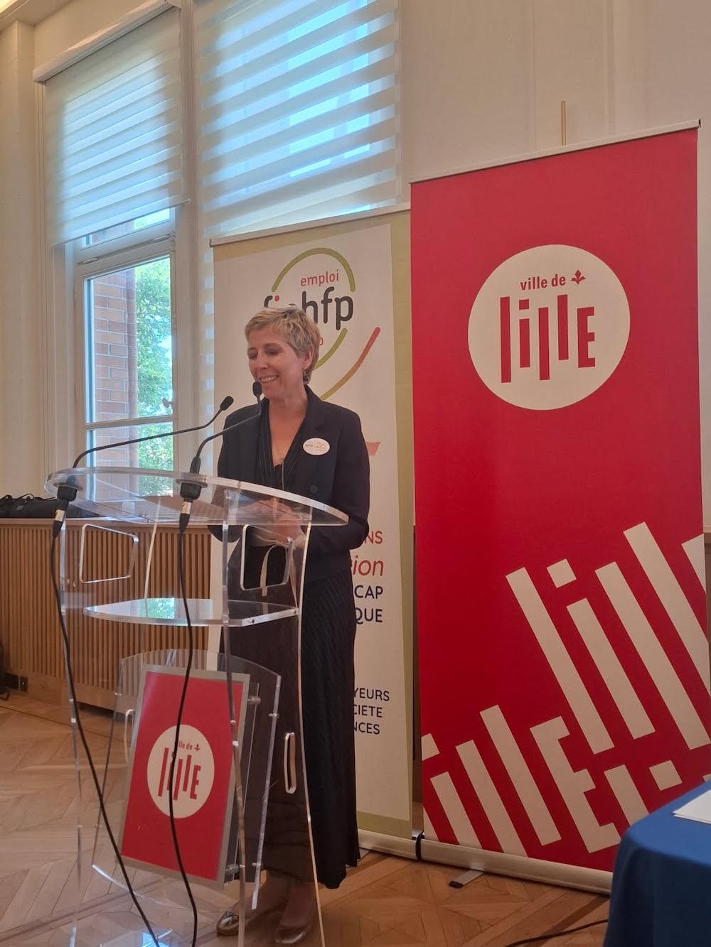 Photographie de Séverine Baudouin lors de son discours