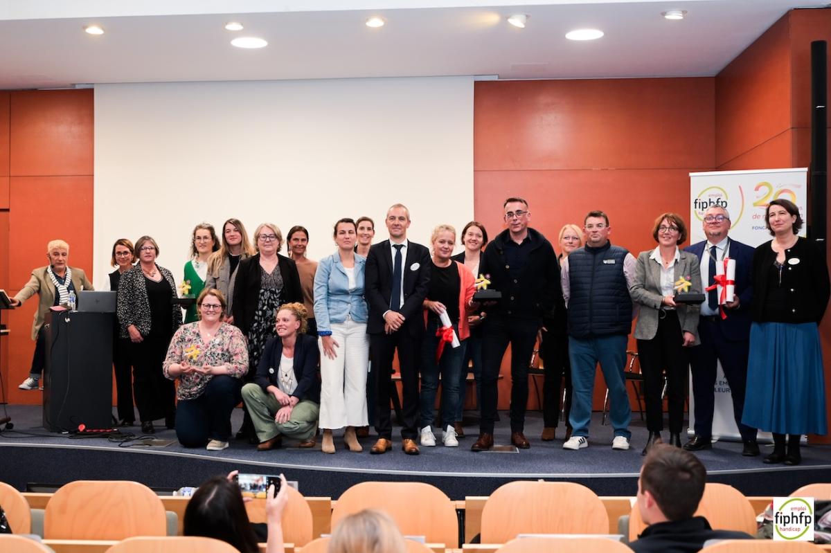 Photographie de groupe des lauréats de la région bretagne