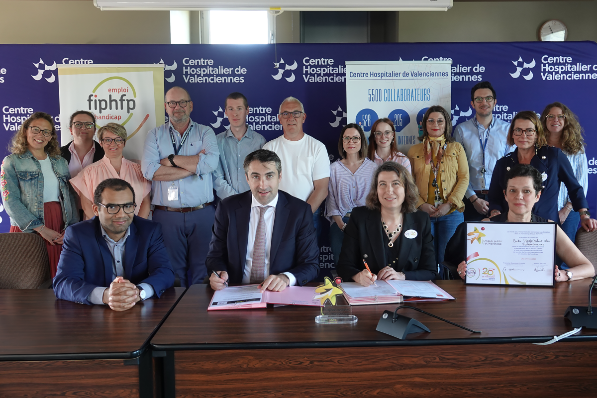 Signataires de la convention entre le FIPHFP et le centre hostpialier de Valenciennes