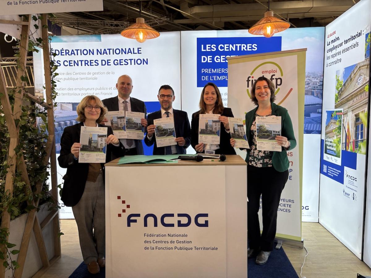 Photos des 5 personnes signataires de la convention, dont Françoise Descamps-Crosnier à gauche et Marine Neuville à droite