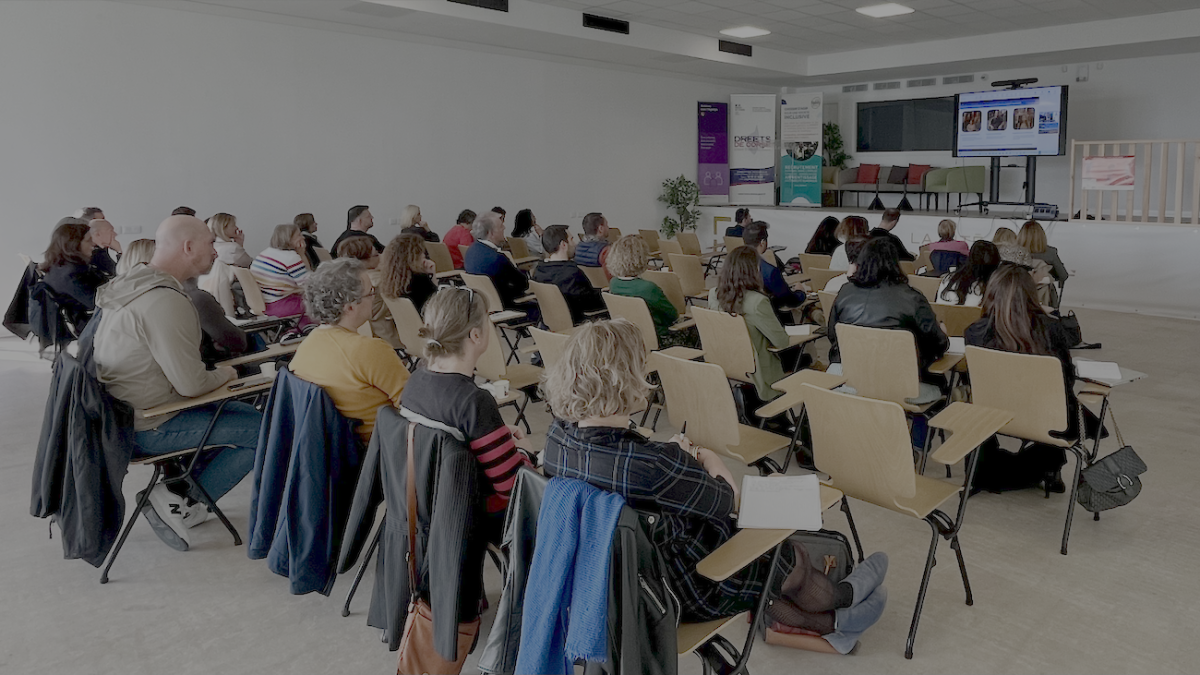 Vue de la salle et des participantes à la journée Accessibilité universelle du 18 novembre