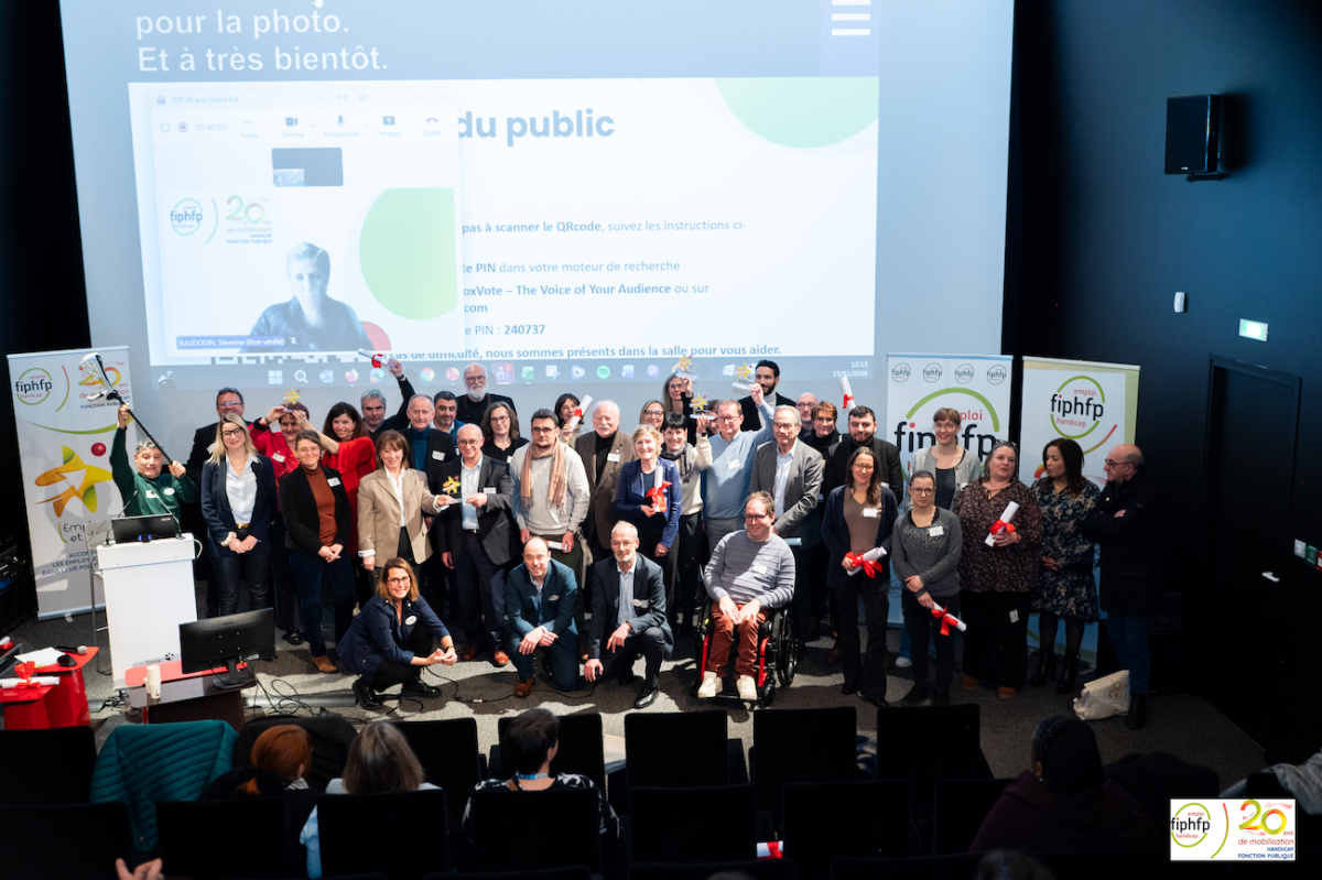 Ensemble des lauréats aux trophées emploi public et handicap en Grand Est en janvier 2026