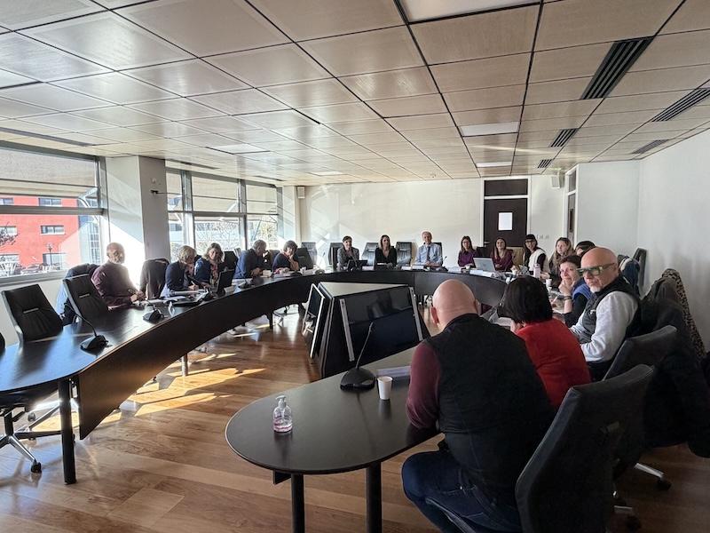 Participants au café de l'apprentissage dans les locaux du CDG73