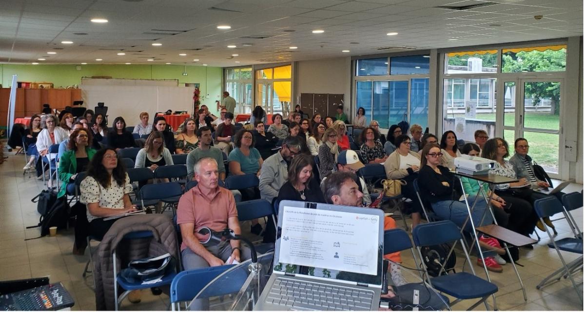 Salle accueillant l'après-midi de présentation de la plateforme de prêt de matériel