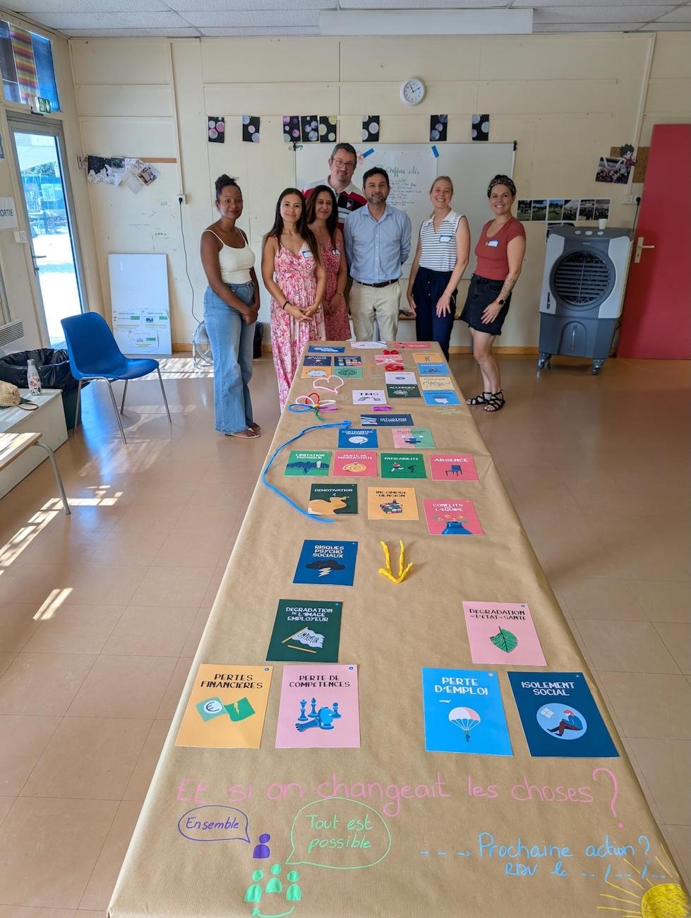 participantes et participants à la fresque