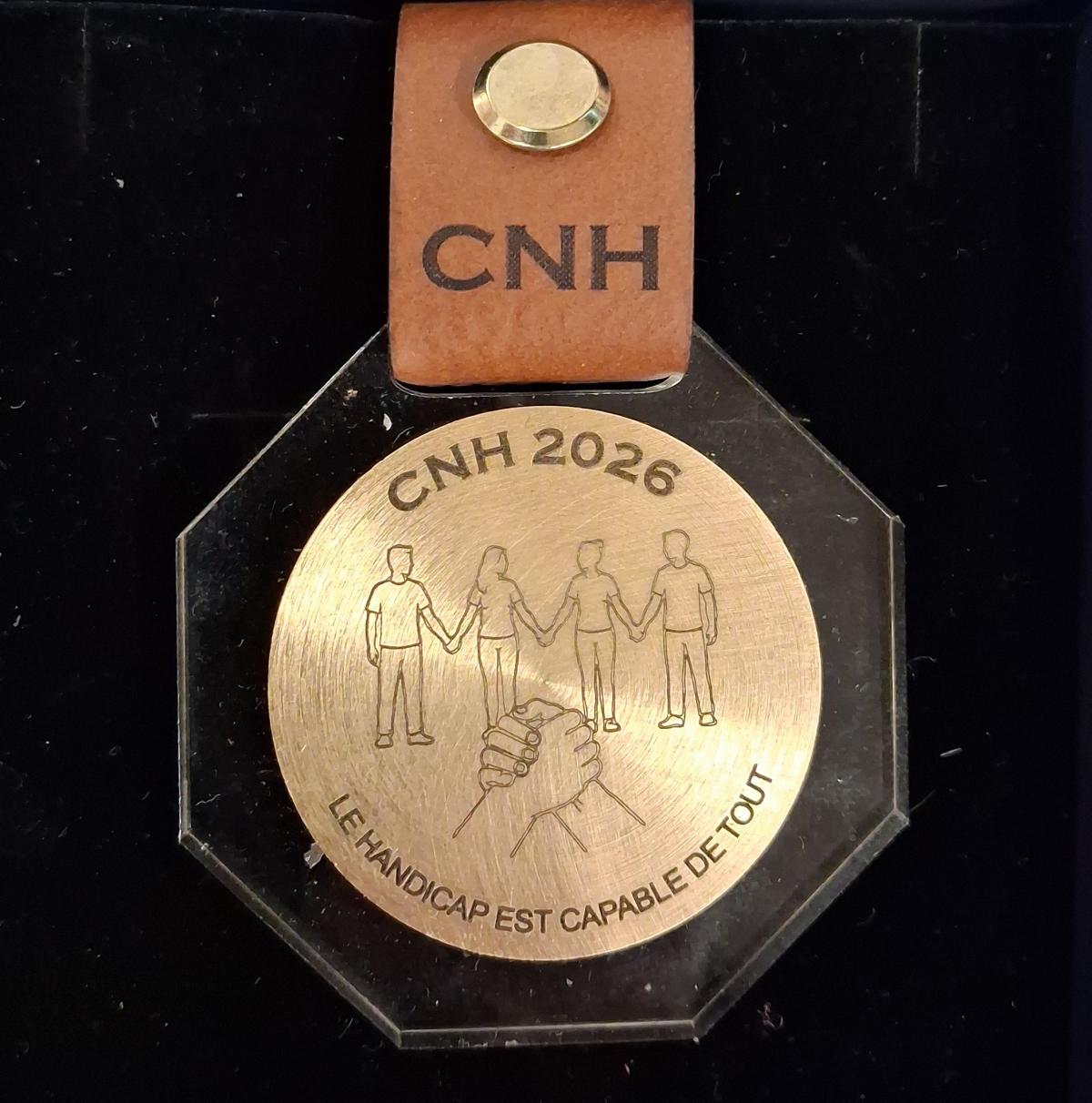 Photographie de la médaille CNH 2026 réalisée par un ESAT